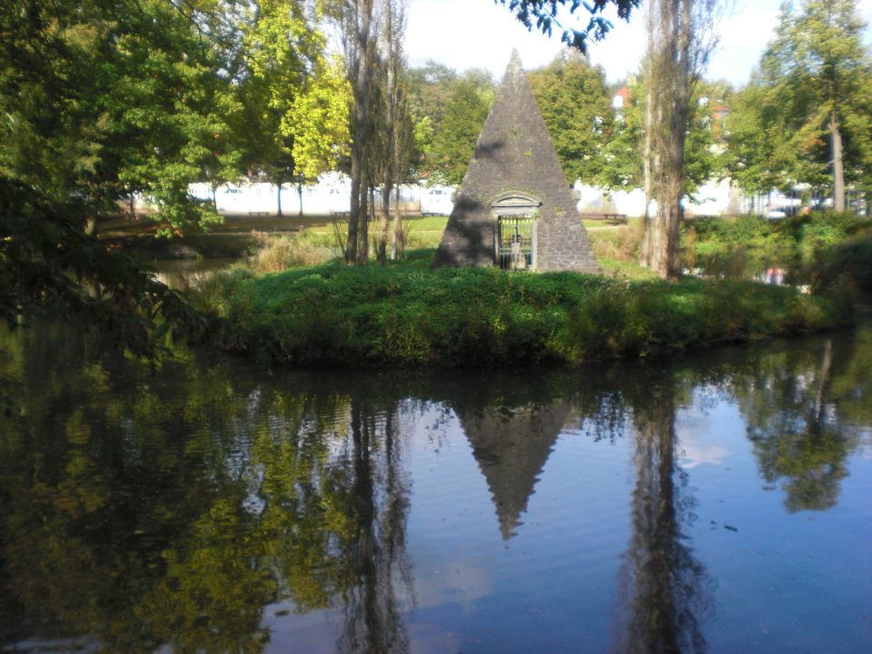 Pyramid Island